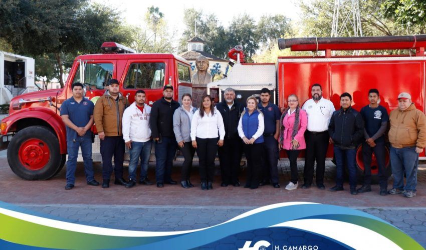 Entrega alcaldesa Leticia Peña Villarreal camión de bomberos